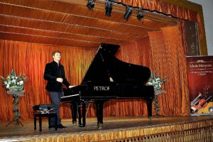 1176th Liszt Evening Edvinas Minkstimas - piano, Juliusz Adamowski commentary (concert  from the series <br> "Piano Stars in Głogow”), the "Franz Liszt" Music School in Glogow, 20th October 2015. Photo by Jerzy Popiel.
